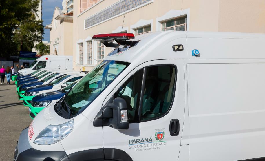 Governo entrega veículos e libera recursos para cirurgias no Hospital do Trabalhador