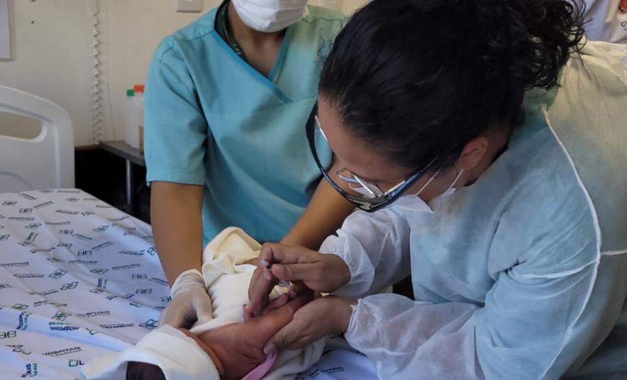 Bebês nascidos no Hospital do Trabalhador recebem vacina BCG nas primeiras horas de vida