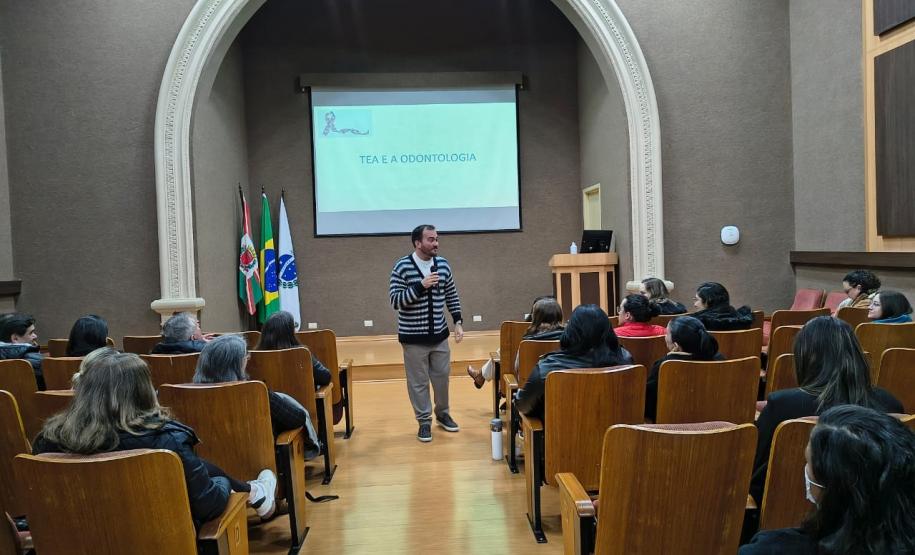 Sesa capacita funcionários da atenção primária para atendimento odontológico em pessoas com TEA