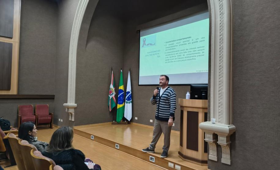 Sesa capacita funcionários da atenção primária para atendimento odontológico em pessoas com TEA