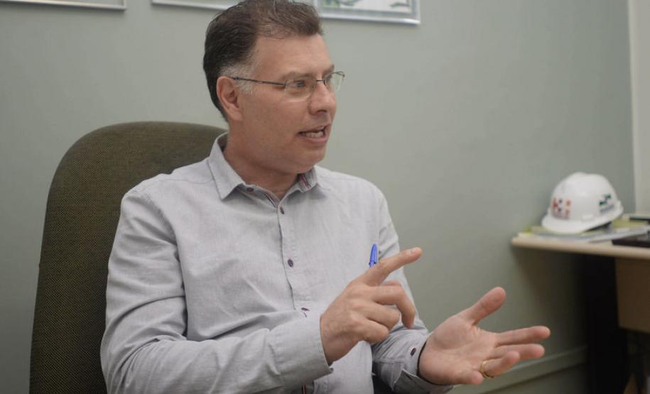 Hospital do trabalhador,firma parceria com a universidade do Chile para intercâmbio de residentes. Diretor geral do H. do trabalhador Dr.Geci Labre de Souza.
Curitiba,14/112/2016
Foto:Venilton Küchler