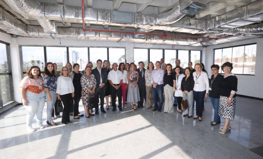Secretária da Família e Desenvolvimento Social, Fernanda Richa, participa de visita ao Centro de Saúde da Mulher do Hospital do Trabalhador - Foto: Rogério Machado/SECS