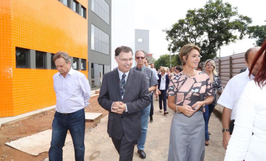 Secretária da Família e Desenvolvimento Social, Fernanda Richa, participa de visita ao Centro de Saúde da Mulher do Hospital do Trabalhador - Foto: Rogério Machado/SECS