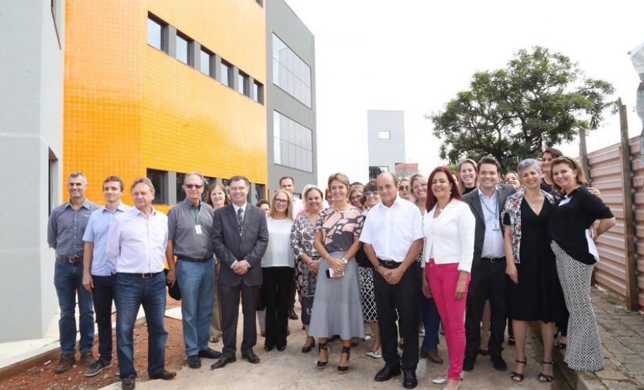 Secretária da Família e Desenvolvimento Social, Fernanda Richa, participa de visita ao Centro de Saúde da Mulher do Hospital do Trabalhador - Foto: Rogério Machado/SECS