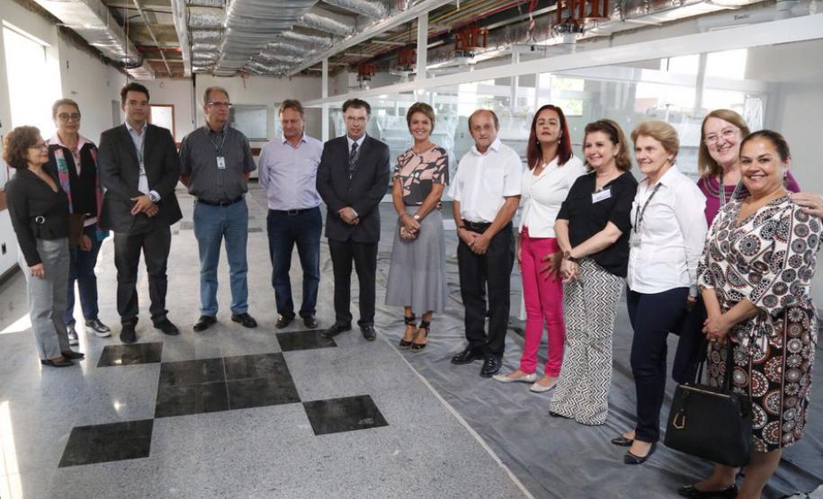 Secretária da Família e Desenvolvimento Social, Fernanda Richa, participa de visita ao Centro de Saúde da Mulher do Hospital do Trabalhador - Foto: Rogério Machado/SECS