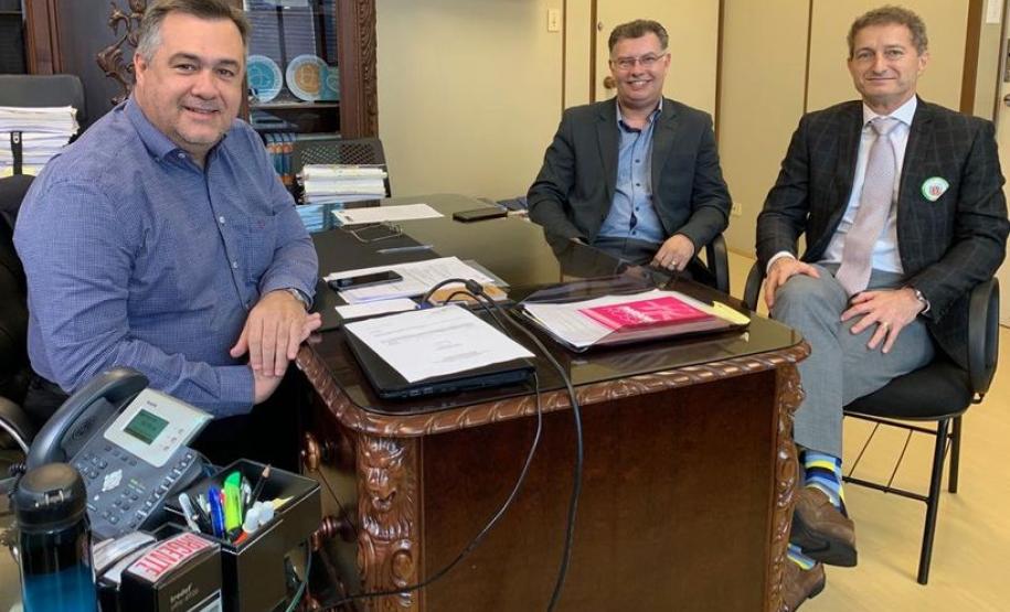 Secretaria da Saúde do Paraná estuda novas parcerias com hospital canadense