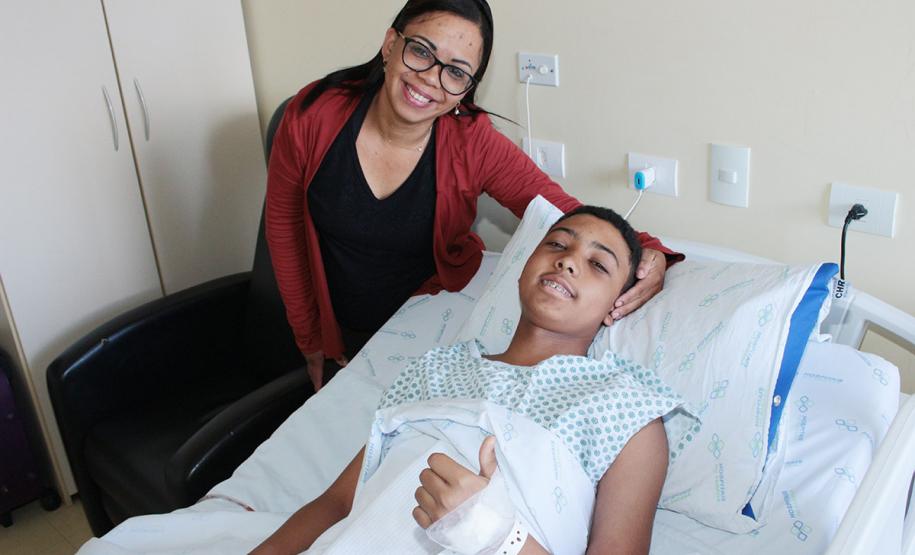 Hospital de Reabilitação faz sua primeira cirurgia para correção de escoliose