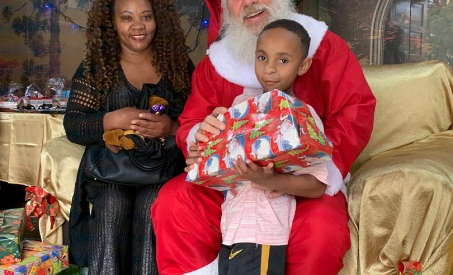 Pacientes do Hospital do Trabalhador recebem a visita do Papai Noel Pacientes do Hospital do Trabalhador recebem a visita do Papai Noel