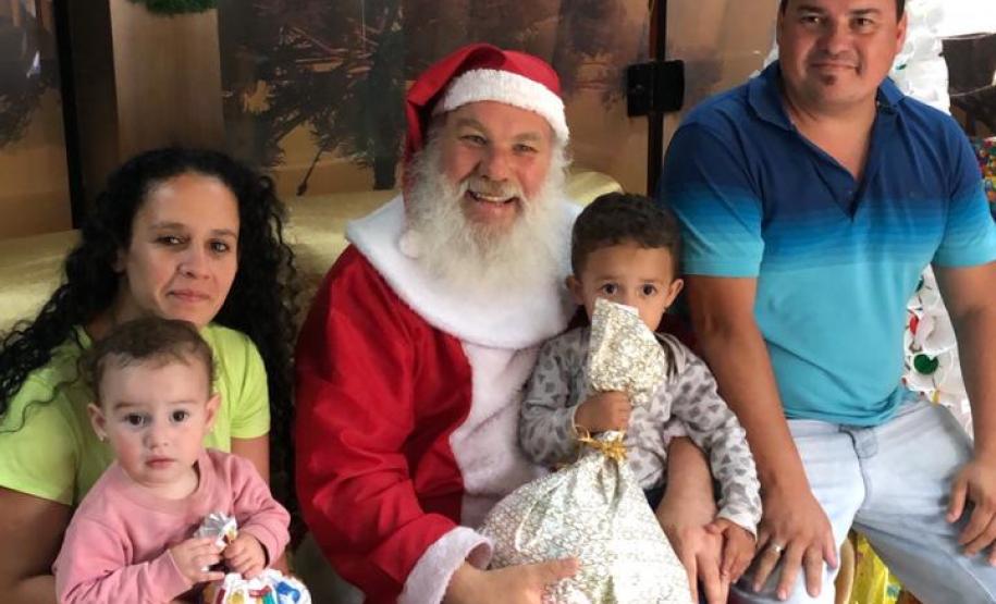 Pacientes do Hospital do Trabalhador recebem a visita do Papai Noel