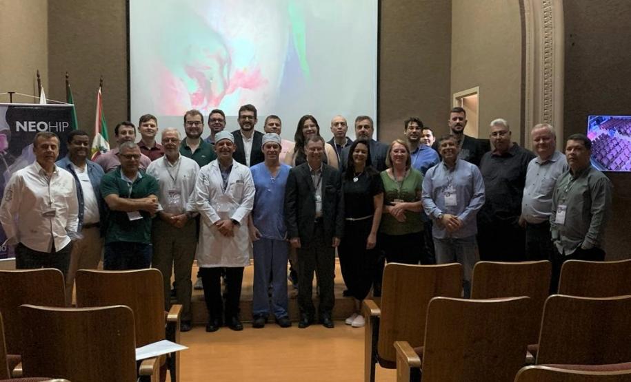 Hospital do Trabalhador realiza cirurgias com transmissão ao vivo