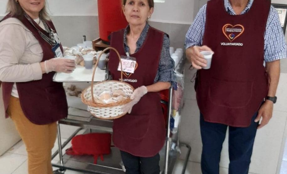Em primeiro lugar os voluntários que atuam em unidades do Complexo Hospitalar do Trabalhador. que somaram 11.304 horas de trabalho, na participação do Pátria Voluntária Em primeiro lugar os voluntários que atuam em unidades do Complexo Hospitalar do Trabalhador. que somaram 11.304 horas de trabalho, na participação do Pátria Voluntária