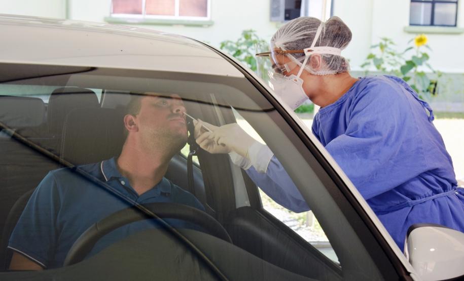 HOC inicia atendimento drive-thru para testar trabalhadores da saúde e da segurança para Covid-19
