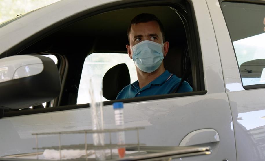 HOC inicia atendimento drive-thru para testar trabalhadores da saúde e da segurança para Covid-19