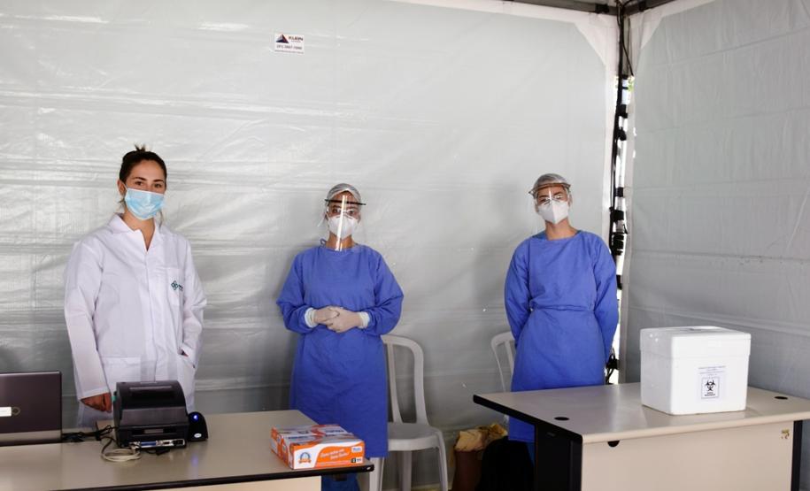 HOC inicia atendimento drive-thru para testar trabalhadores da saúde e da segurança para Covid-19