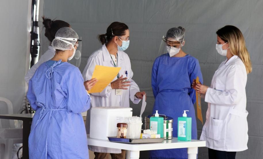 HOC inicia atendimento drive-thru para testar trabalhadores da saúde e da segurança para Covid-19