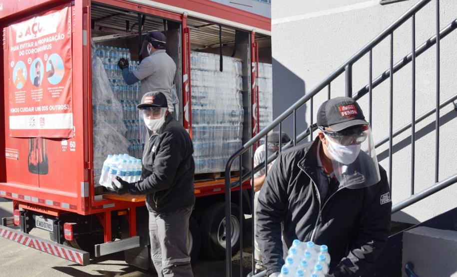 Hospital do Trabalhador recebe 24 mil garrafas de água