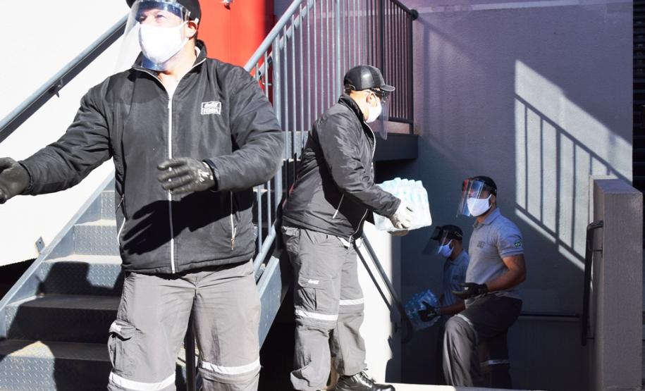 Hospital do Trabalhador recebe 24 mil garrafas de água