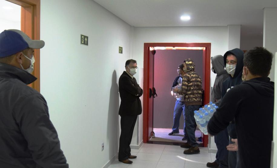 Hospital do Trabalhador recebe 24 mil garrafas de água