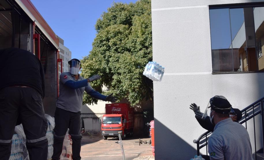 Hospital do Trabalhador recebe 24 mil garrafas de água