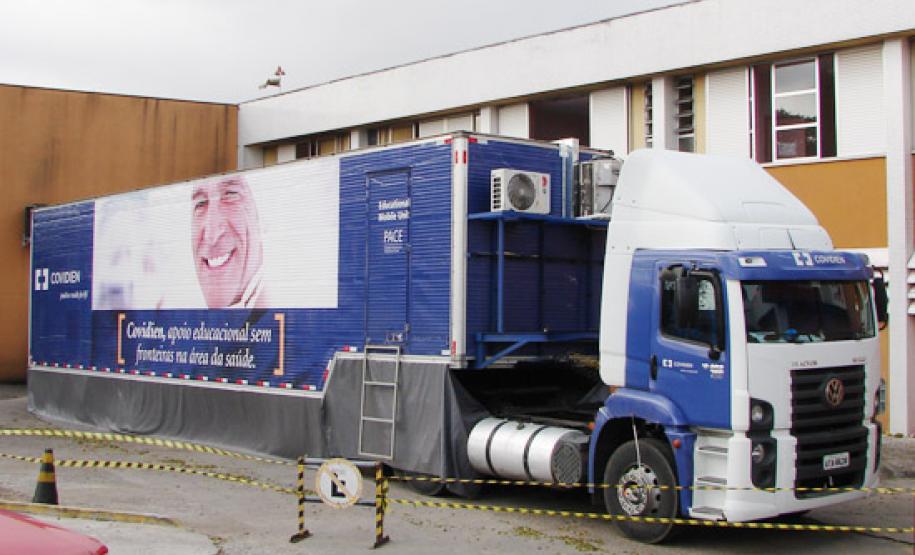 Prevenção de Infecção na UTI é tema de campanha no Hospital do Trabalhador O Hospital do Trabalhador (HT) recebeu esta semana um caminhão escola que faz parte da campanha sobre a prevenção das infecções em UTIs. A ação aborda a importância de aprender a agir dentro de uma Unidade de Terapia Intensiva e dá dicas sobre como prevenir a infecção hospitalar.