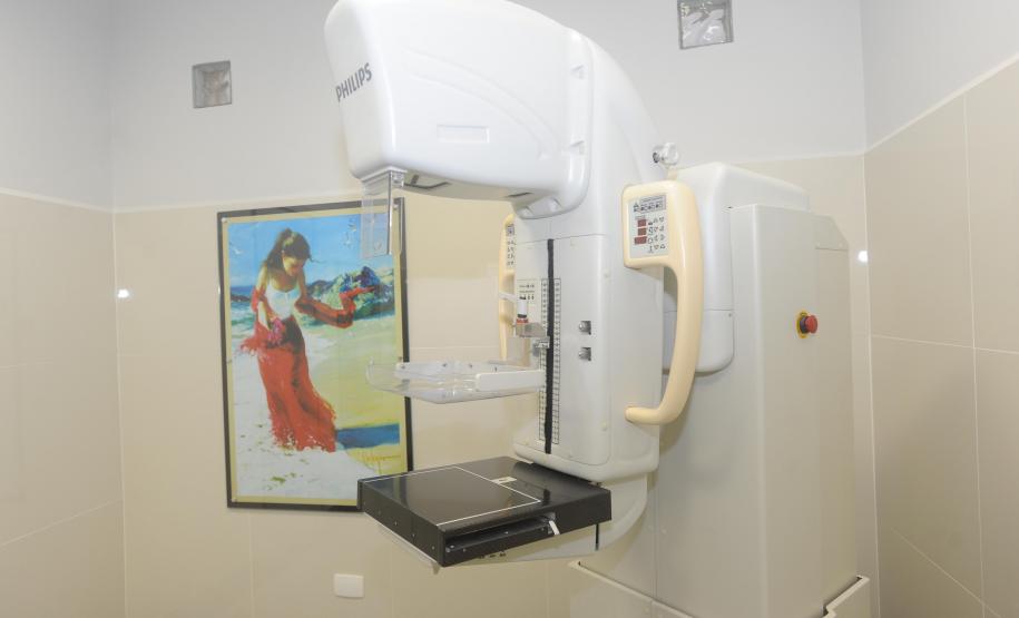 Hospital do Trabalhador:Governador entregou para o setor de diagnóstico,um tomógrafo e um mamógrafo, e assinou abertura do edital para construção do anexo da mulher.
Curitiba 27/10/2015