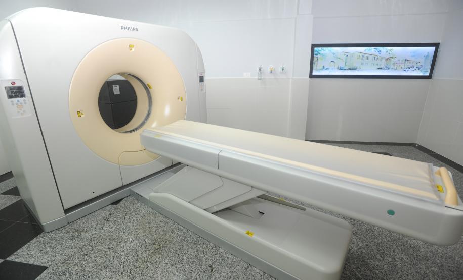 Hospital do Trabalhador:Governador entregou para o setor de diagnóstico,um tomógrafo e um mamógrafo, e assinou abertura do edital para construção do anexo da mulher.
Curitiba 27/10/2015