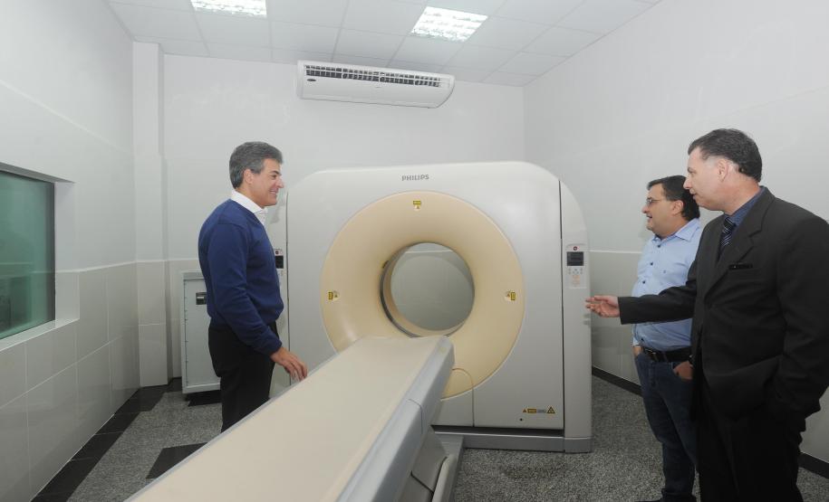 Hospital do Trabalhador:Governador entregou para o setor de diagnóstico,um tomógrafo e um mamógrafo, e assinou abertura do edital para construção do anexo da mulher.
Curitiba 27/10/2015