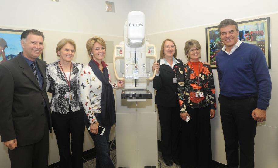 Hospital do Trabalhador:Governador entregou para o setor de diagnóstico,um tomógrafo e um mamógrafo, e assinou abertura do edital para construção do anexo da mulher.
Curitiba 27/10/2015