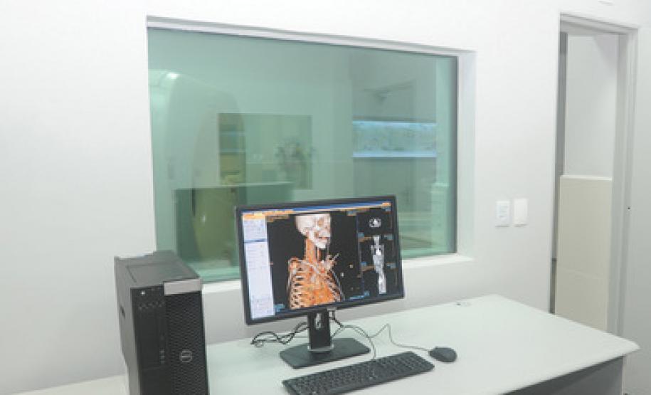 Hospital do Trabalhador:Governador entregou para o setor de diagnóstico,um tomógrafo e um mamógrafo, e assinou abertura do edital para construção do anexo da mulher.
Curitiba 27/10/2015