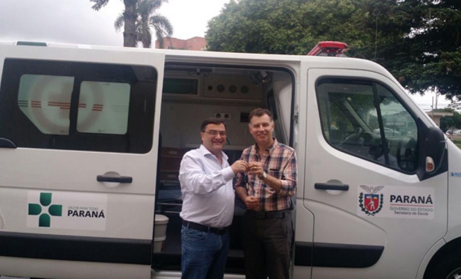 Caputo Neto entrega ambulância e confirma investimentos no Hospital do Trabalhador Caputo Neto entrega ambulância e confirma investimentos no Hospital do Trabalhador