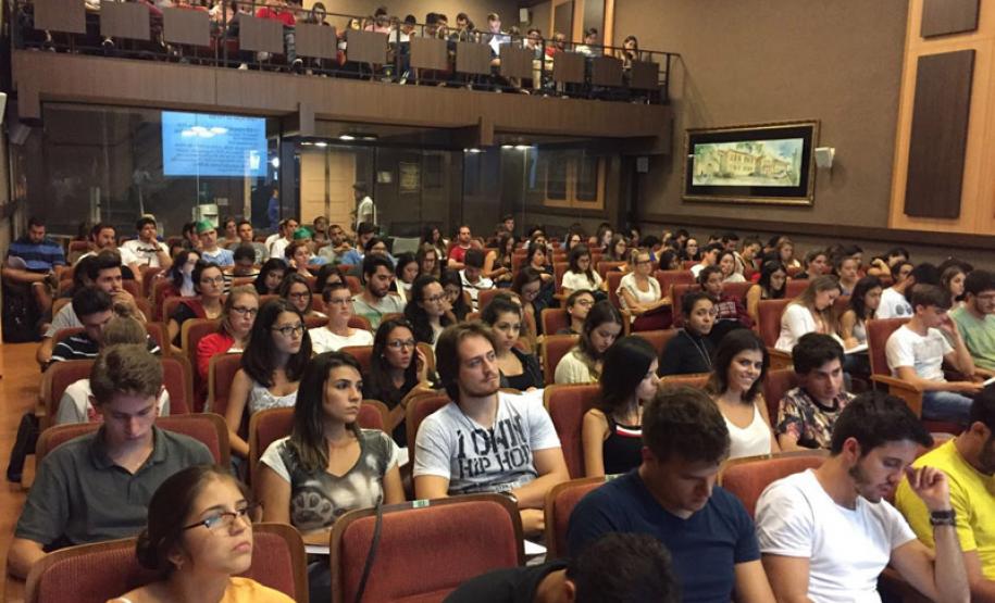 Acadêmicos de medicina participam de curso preparatório para estágio no PS do HT