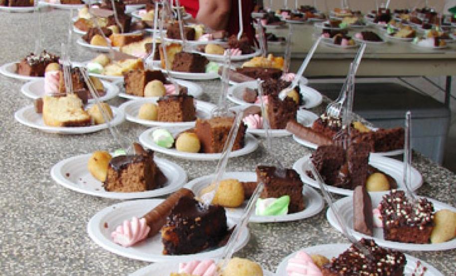 Lanche especial para os pacientes Muito carinho e dedicação das voluntárias do HT