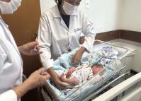 Maternidades do Paraná iniciam uso de novo medicamento para prevenir vírus sincicial em bebês